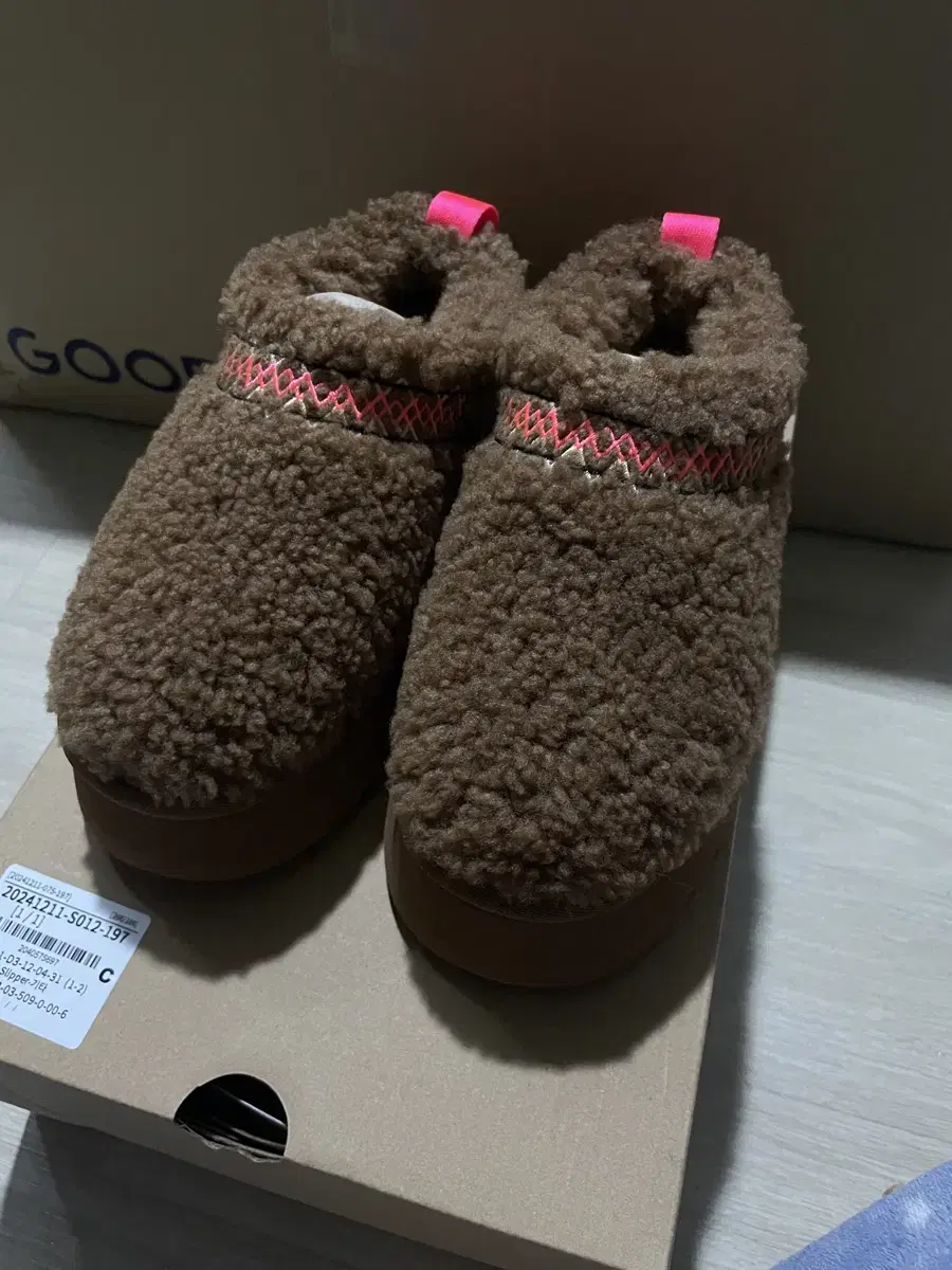 UGG 어그 타즈 브레이드 하드우드 US6